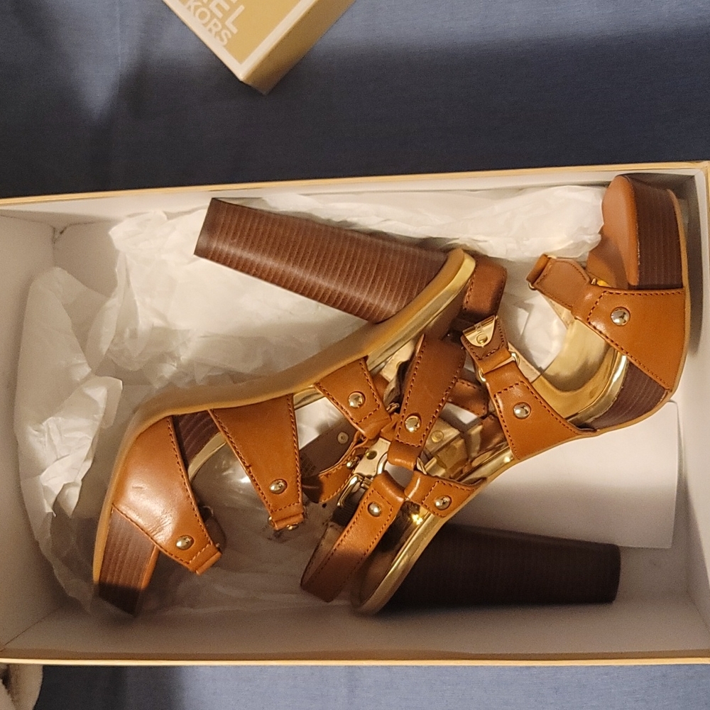 NIB Michael Kors leather platform sandals